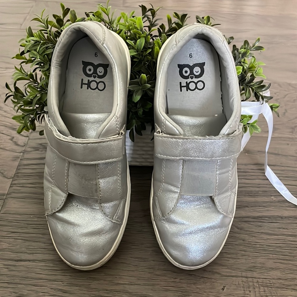 Girls sliver shoes sz 6